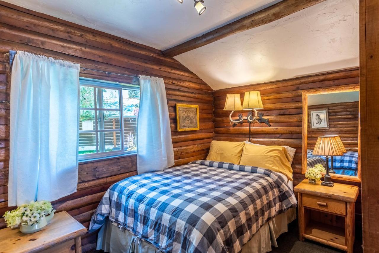Log Cabin Motel Pinedale Exterior photo