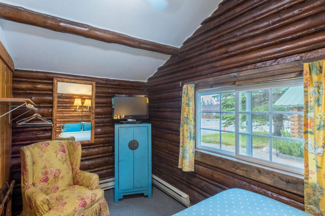 Log Cabin Motel Pinedale Exterior photo